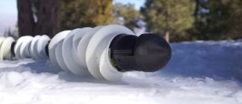 НАСА тестує робота-змію, призначеного для пошуку інопланетного життя на крижаних місяцях