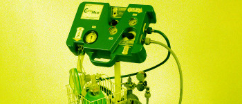 Новий пристрій протвережує, висмоктуючи алкоголь з дихання