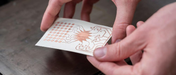 Новий пристрій використовує 5G для бездротового живлення ваших гаджетів