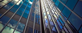 Нові інтелектуальні вікна перетворюються в сонячні елементи, коли змінюють колір