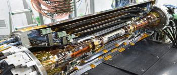 Фізики зіштовхують речовину з антиречовиною у полюванні за новим бозоном