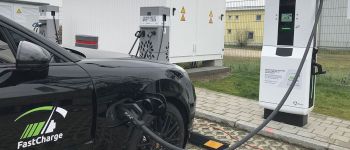 Нові зарядні пристрої від Порше і БМВ в 3 рази швидші, ніж у Тесли