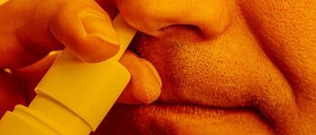 Вчені тестують на собі експериментальну вакцину проти коронавірусу