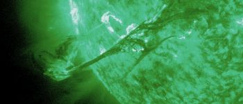 Вчені спостерігають зірку, яка вивергає плазму - і це не наше Сонце