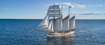 Кілька компаній переходять із вантажних суден на дерев'яні вітрильники