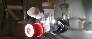 Машина на сонячній енергії перетворює СО2 та пластикові відходи на цінне паливо