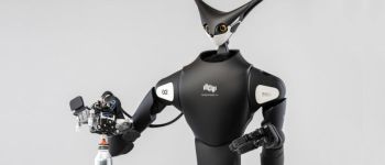 Роботи з дистанційним управлінням наповнюють полки в японських магазинах