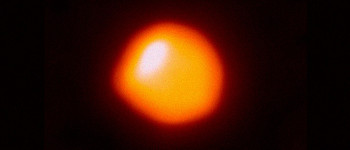 Надгігантська зірка Бетельгейзе загадково потьмяніла, і тепер ми знаємо, чому