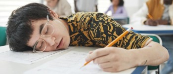 Підлітки, які рано лягають спати та довше сплять, мають гостріший мозок