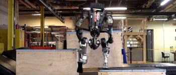 Робот Атлас від Бостон Дайнеміксу тепер є майстром паркуру