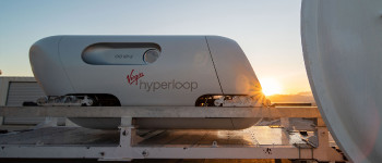 Перші пасажири тільки що проїхалися на Гіперлупі