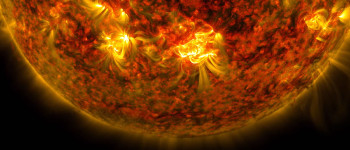 Сонце щойно вдарило по Землі величезним сонячним спалахом