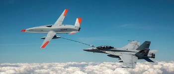 ВМС США використали дрон для дозаправки винищувача в повітрі