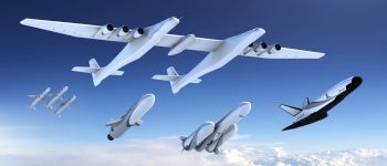 Найбільший в світі літак транспортуватиме ці чотири ракети-носії