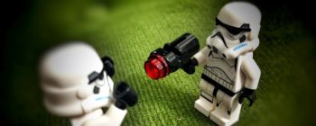 Цей військовий пристрій використовує лазери для крику, спалахів і спалювання одягу