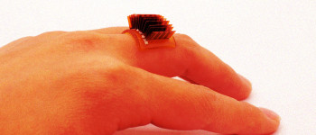 Цей пристрій використовує тепло вашого тіла як джерело енергії