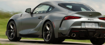 Тойота робить електромобіль з твердотілим акумулятором, який змінює правила гри