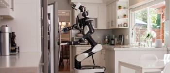 Тойота використовує віртуальну реальність для навчання домашнього робота