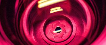 Надшвидкісна камера знімає світло, що рухається в просторі, в 3D