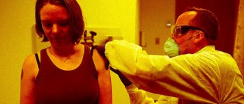 Волонтери вже тестують потенційну вакцину проти коронавірусу